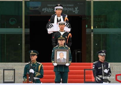 [포토] 故 이하전 지사 유해 봉환식 거행