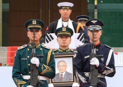 [포토] 故 이하전 지사 영현 봉송