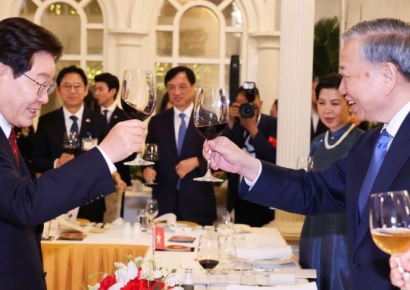 李대통령, 서열 2·3위 베트남 총리·국회의장과 연쇄 회동…비즈니스 포럼서 세일즈 외교