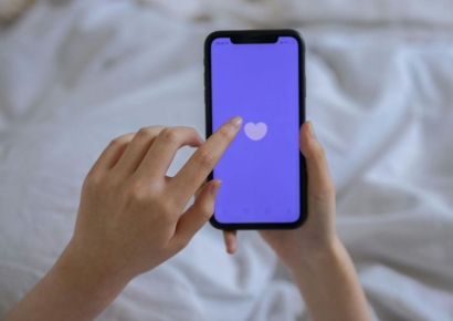 "20만원 줄테니 제발 연애 좀 하세요"… 소개팅 앱 이용료 지원 나선 日