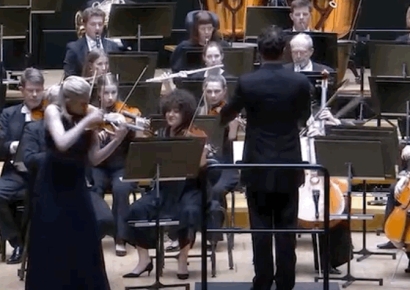 "수십 억 짜리인데" 공중 회전 후 바닥에 떨어진 바이올린…아찔한 공연장 사고