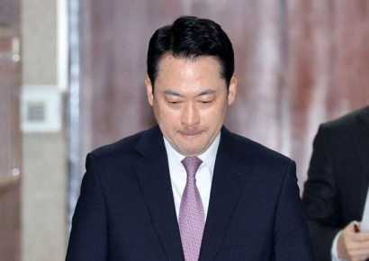 [포토] 현안 브리핑 향하는 장동혁