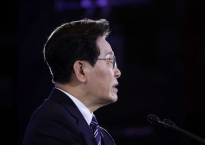 李대통령, 대장동 보도 수상에 "취소·반납하고 사과·정정하는 게 마땅"