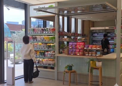 Lingering at the Olive Young Shelf, Then Straight Into the Basket... "Not Cosmetics"?Pouch Products Captivate Millennials & Gen Z