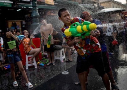 "물총 싸움 신나겠다" 송끄란 축제 즐기려다 납치된 여대생…中 대사관 '주의보'