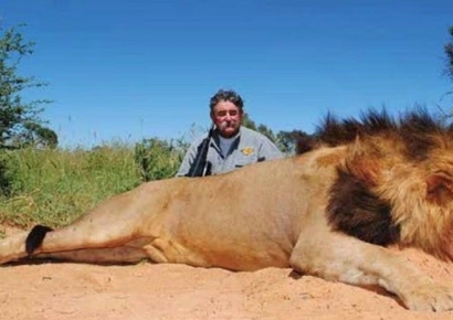 사냥하러 아프리카 갔다가 코끼리에 짓밟혀 사망한 美백만장자