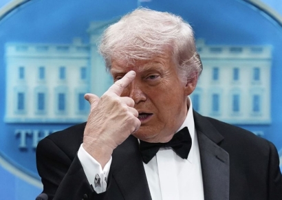 '산탄총 무장' 괴한 보안 뚫으려 시도, 비밀경호국 요원 향해 '탕탕탕'…트럼프 무사(종합2보)