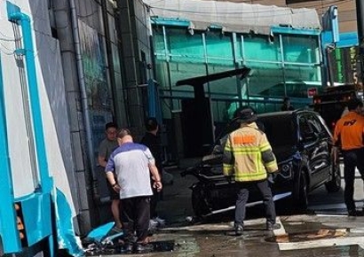 서울 낙성대역 인근 주유소 차량돌진…인명피해 없어