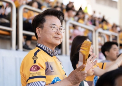 육동한, FC목포전 현장 응원…"스포츠가 살아야 도시도 활기 찾는다"