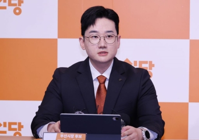 Jung Eehan, Busan Mayoral Candidate, Injured During Campaign... Reform New Party: "Clear Act of Terrorism"