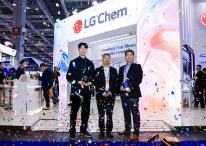 LG Chem Wins 'Technology Award' at Chinaplas for Materials for Electric Vehicles and Robotics