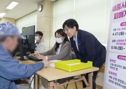 정은경 복지부 장관, 고유가 지원금 지급 현장 방문…“취약계층 두텁게 지원”
