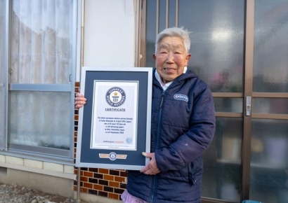 '한 달에 딱 하루만 쉰다'…세계 최고령 여성 신문 배달원 등극한 92세 日 할머니