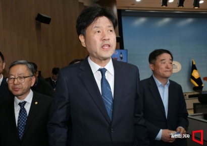 [포토] ‘공천 배제’ 김용 “백의종군...당 승리 위해 뛸 것”