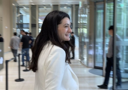 "환상적이었어요" 젠슨 황 딸이 찍었다…피지컬 AI로 LG와 '로봇 혈맹'