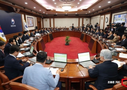 [Photo] Special Cabinet Meeting and Emergency Economic Headquarters Meeting