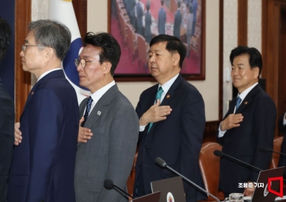 [Photo] Cabinet Members Participating in the National Ceremony