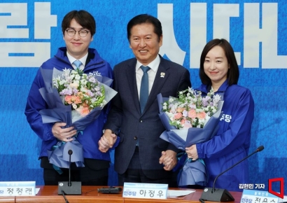 [포토] 민주당 인재로 영입된 하정우 전 수석과 전은수 전 대변인