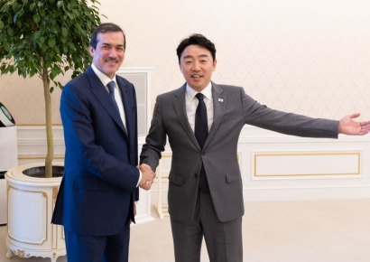 강훈식, 카타르 국무장관과 협력 논의…"첨단산업 투자 확대에 뜻 모아"