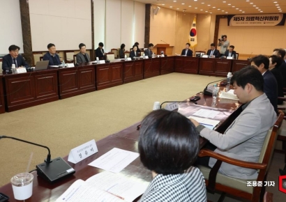 [포토] 의료혁신위원회에서 발언하는 정기현 위원장