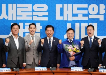[포토] 민주, 김성범 전 해수부 차관 영입…서귀포 보궐선거 출마 전망