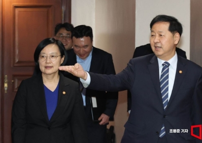 [포토] 비상경제회의 참석하는 구윤철 부총리