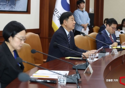 [포토] 구윤철 부총리, 비상경제회의 겸 대외경제장관회의 주재
