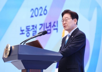 李, 63년 만의 노동절 "차이를 이유로 등 돌리거나 적대하면 안 돼"