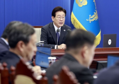 지선 한 달 앞둔 청와대 '정중동'…산적한 민생 챙기고 논란 줄인다