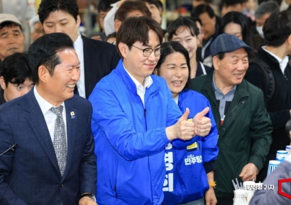 구포시장 찾은 與 "끝까지 겸손하게" 하정우 "초심잃지 않겠다" 