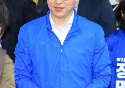 [포토] 구포시장 방문한 하정우 전 수석