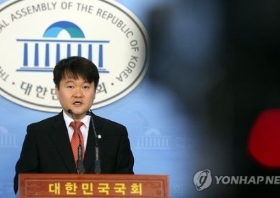 国务总理室新任民政室长为“李总统前辩护人”Na Seungcheol