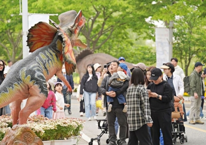 "하루 만에 4만7천여 명 몰렸다"…해남공룡대축제, 개막 첫날 '흥행 돌풍'