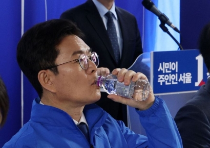 [포토] 물 마시는 정원오 후보