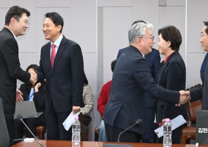 [포토] 한자리에 모인 범야권 수도권 광역단체장 후보들