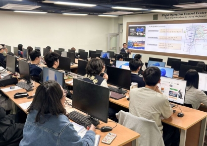 하늘길을 읽는 직업… 신라대 항공교통관리전공, 항공교통관제사 진로 특강