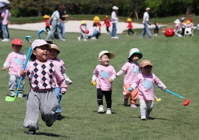 "韓보다는 낫지만"…45년 내내 줄더니 반토막, 日 어린이 인구 '역대 최저치'