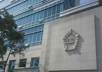 노래방서 알바생 강제추행한 업주 징역형 집행유예