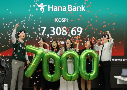 코스피 7000 돌파 주역은…개인이 밀고 외국인 끌었다