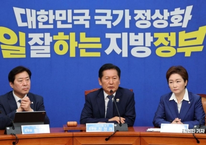 [포토] 정청래, 코스피7000 돌파 '경이로운 수치'