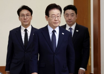 동참 압박하던 트럼프, 돌연 '프로젝트 프리덤' 중단…고심 커진 靑