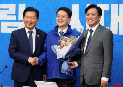 [포토] '파란 점퍼' 입은 민주당 박지원 최고위원