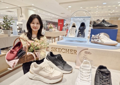 꽃보다 운동화… 어버이날 선물 판도 바꾼 ‘편한 신발’