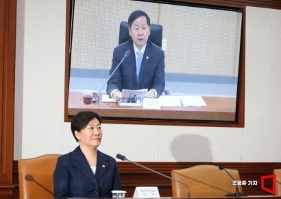 [포토] 구윤철 경제부총리 발언 듣는 송미령 장관