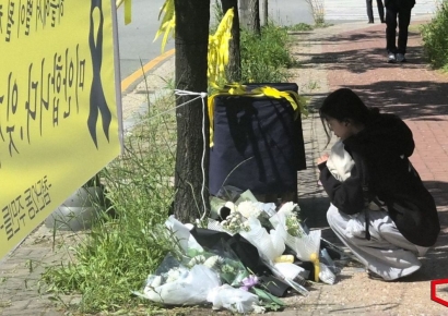 [현장]“꽃다운 나이에…”광주 여고생 흉기 살해 현장 추모 발길