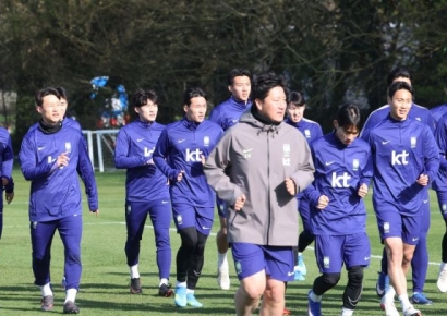 “状态调到最佳”……“Hong Myungbo号”乘包机奔赴决战之地