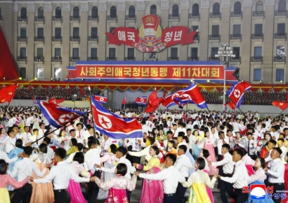 북한 원산 식품공장 찾은 중국대사…중국군 묘소도 참배