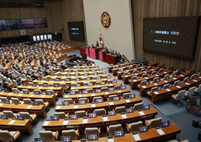 국회, 개헌안 표결 들어가…우원식 "반대 당론 정하고 투표 막으면 안 돼"(상보)