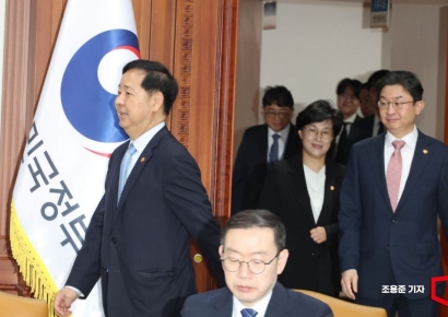 [포토] 구윤철 경제부총리 경제,부동산관계장관회의 참석