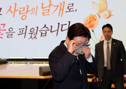 눈물로 읽어 내려간 '어버이날' 축사…李대통령 "국가·공동체가 책임지는 나라로"